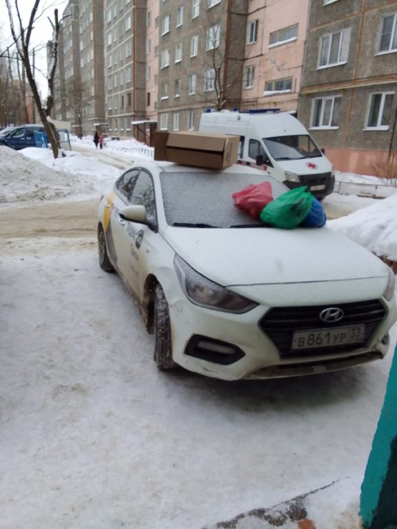 Озлобленные костромичи закидывают автомобили друг друга мусором и снегом