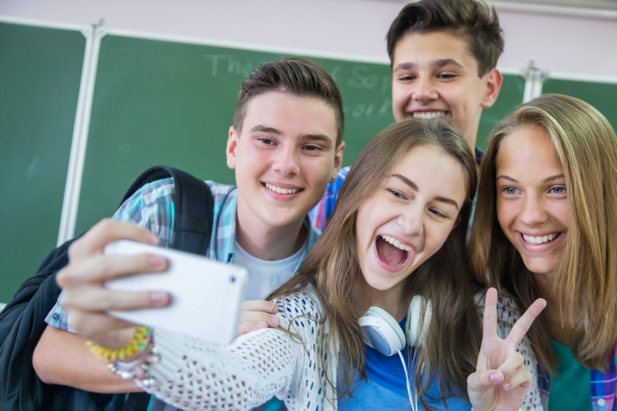 Костромским школьникам официально разрешили делать сэлфи на переменах