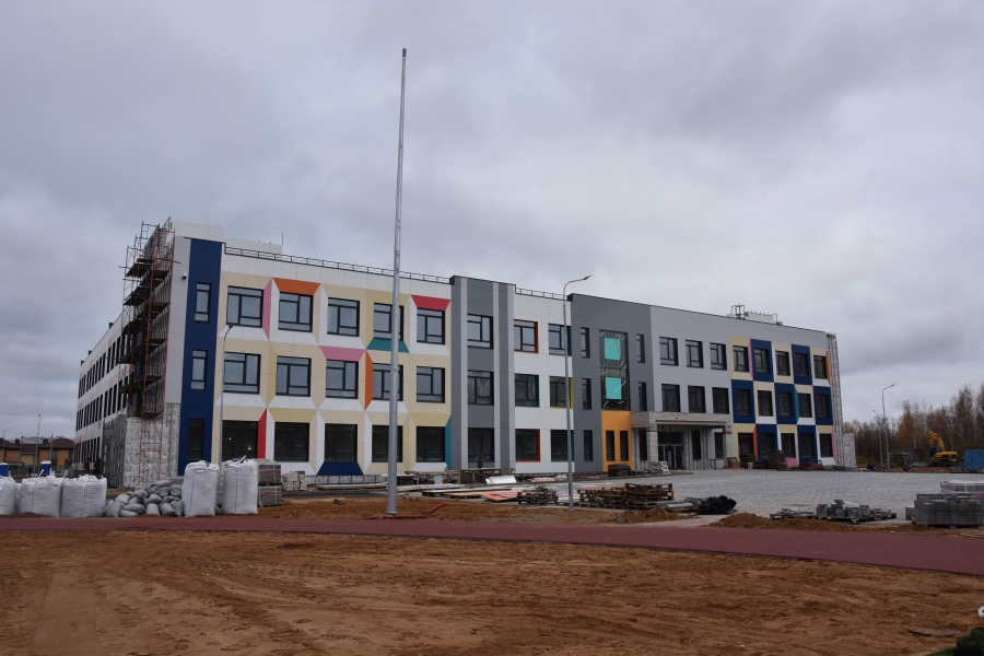 Костромские чиновники довольны тем, как идет строительство школы в поселке Волжский