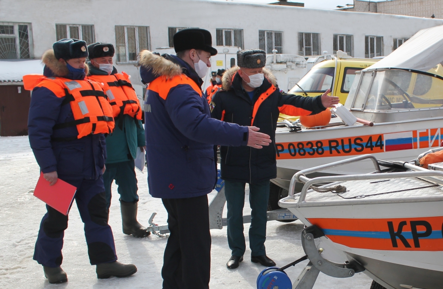 В Костроме перед паводком проверили все спасательные лодки