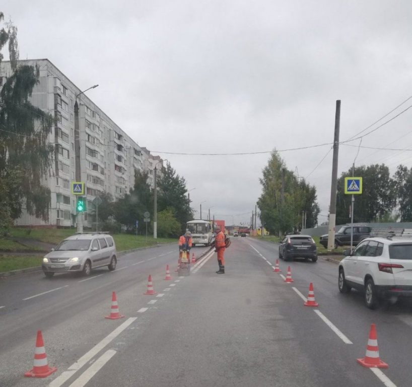 В Костроме рядом с самой современной школой появился светофор