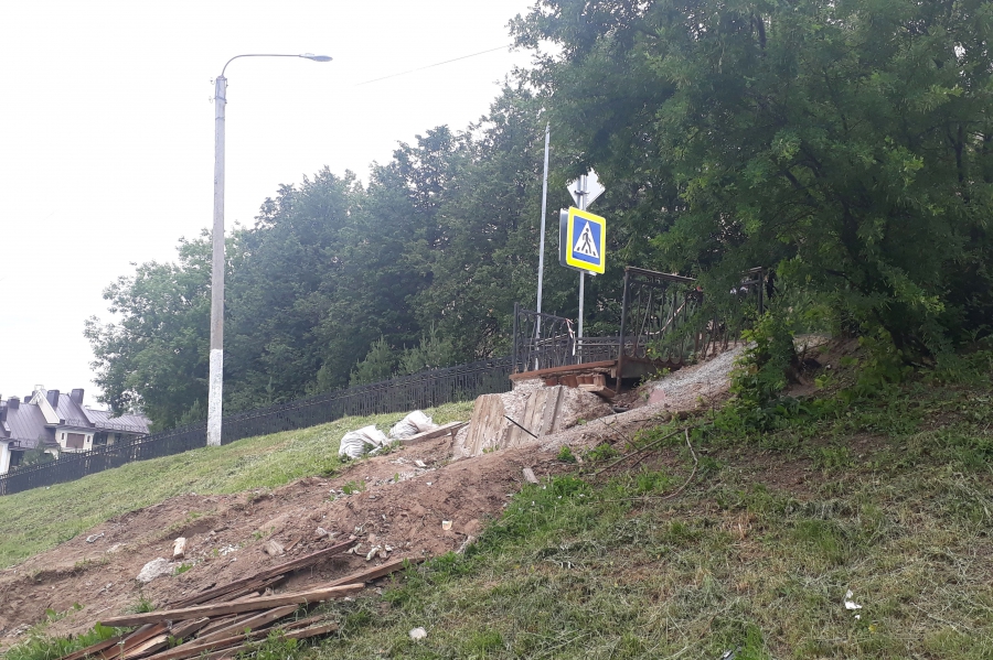 В центре Костромы демонтировали крутую и опасную лестницу
