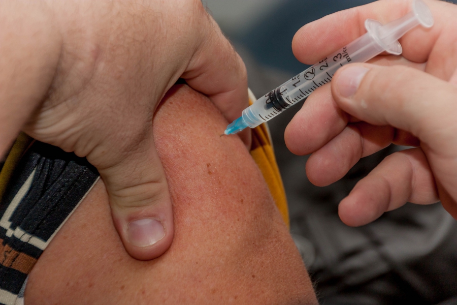 Министр здравоохранения РФ рассказал, как не заразиться коронавирусом во время прививки