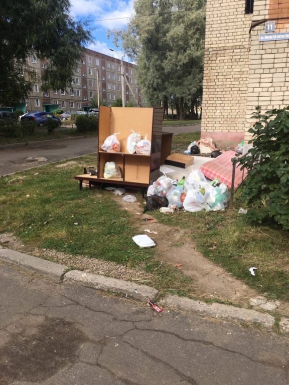 Жители Волгореченска пытаются добиться установки мусорных контейнеров на улицах города