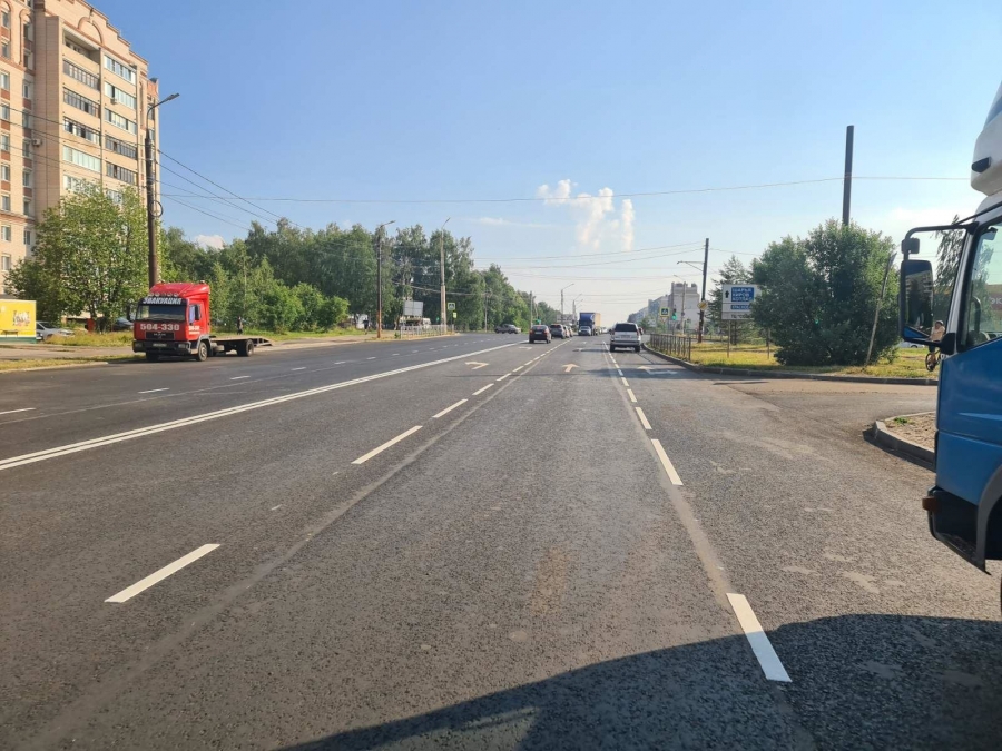 В Костроме на отремонтированных участках дорог начали наносить разметку