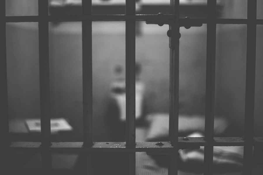 В Костромской области заключенные угрожали сотрудникам колонии расправой за изъятие «швейного набора»