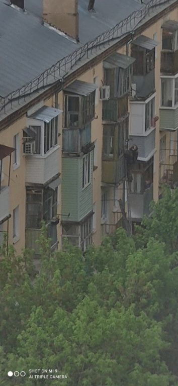 Дым без огня: спасателям пришлось через балкон пробираться на 4-й этаж дома на Никитской