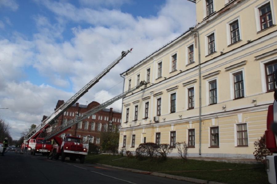 Костромских студентов эвакуировали прямо во время занятий