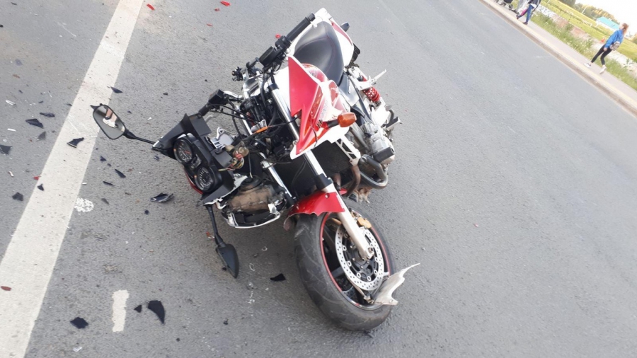 В Костроме пассажирка мотоцикла получила страшные травмы при столкновении с легковушкой