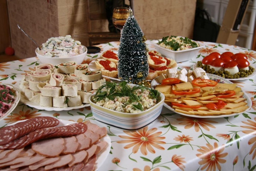 Костромичам советуют не есть слишком много колбасы в новогоднюю ночь