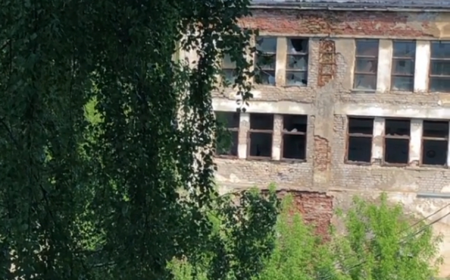 В здании бывшего бассейна «Патриот» на Никитской в Костроме начались загадочные работы