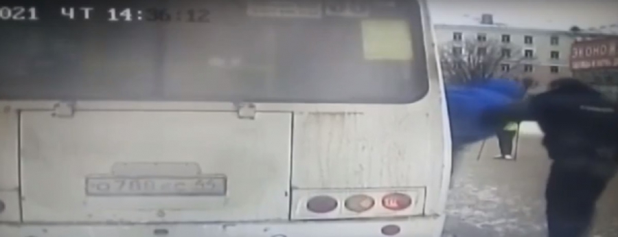 В Костроме преступник пытался скрыться от полицейских на автобусе