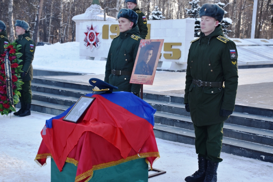 В Костроме торжественно захоронили останки павшего героя