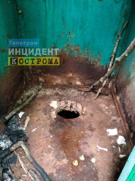 Под Костромой нашли самый страшный общественный туалет