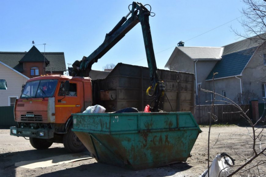 Костромских коммунальщиков отругали за груды мусора в районах