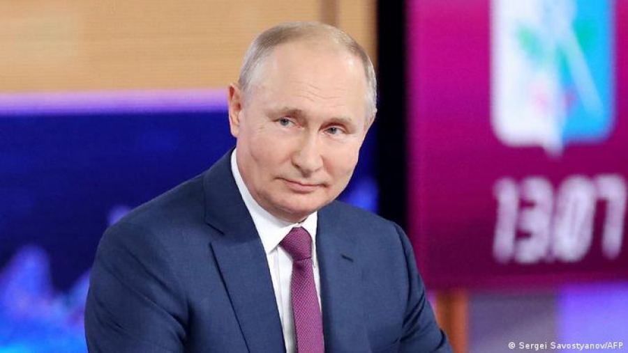 Владимир Путин потребовал срочно выплатить 10 тысяч рублей на школьников