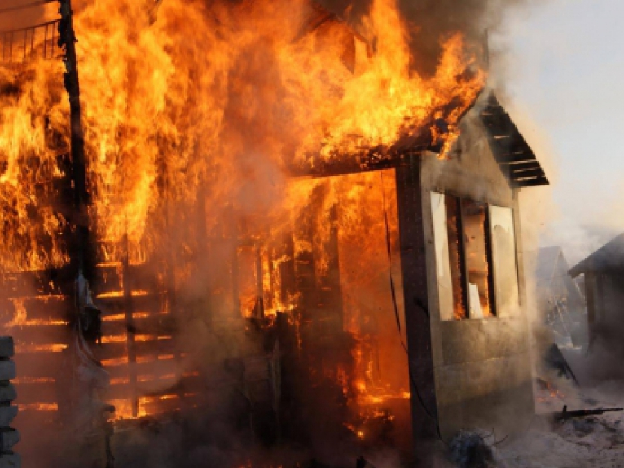 Тело мужчины нашли в сгоревшем доме в Костромской области