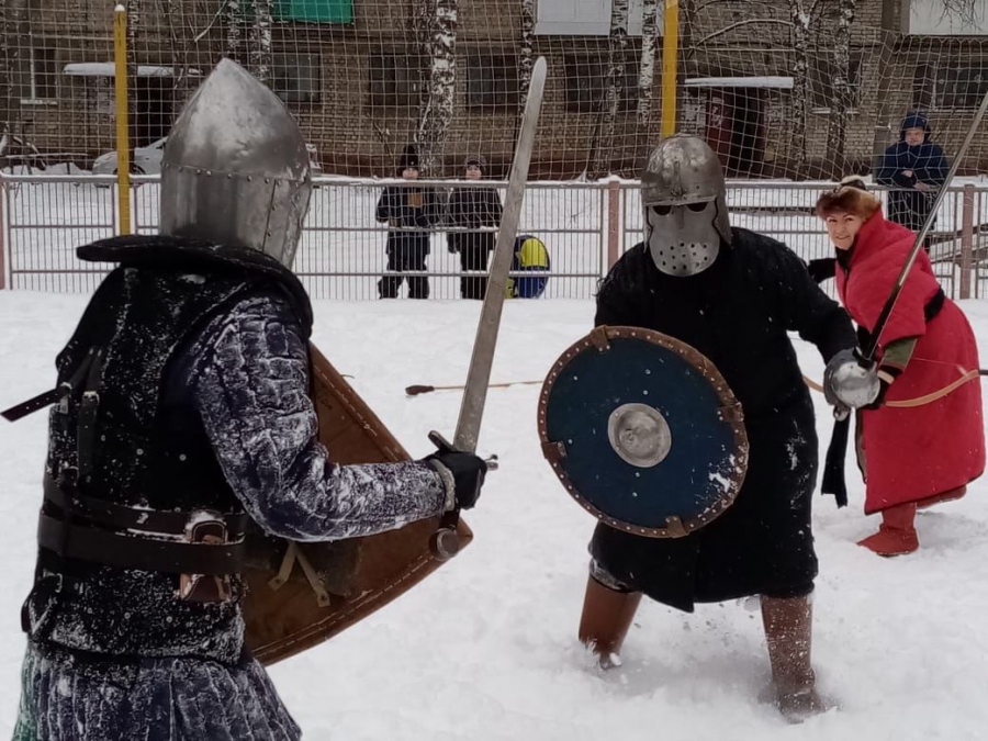 В новогодние выходные костромичи будут драться на мечах и изучать исторические танцы