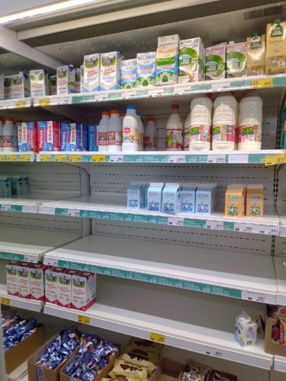 В Костроме заговорили о дефиците молока: полки в некоторых магазинах подозрительно опустели