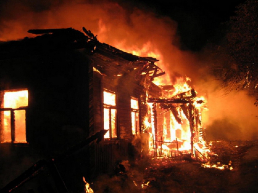 В Вохомском районе на пожаре погибли две женщины и ребенок