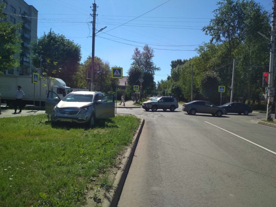 В Костромской области две женщины оказались под колёсами авто