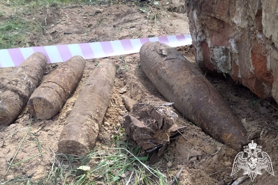 На заброшенной заправке в Заволжском районе Костромы обнаружили артиллерийские снаряды