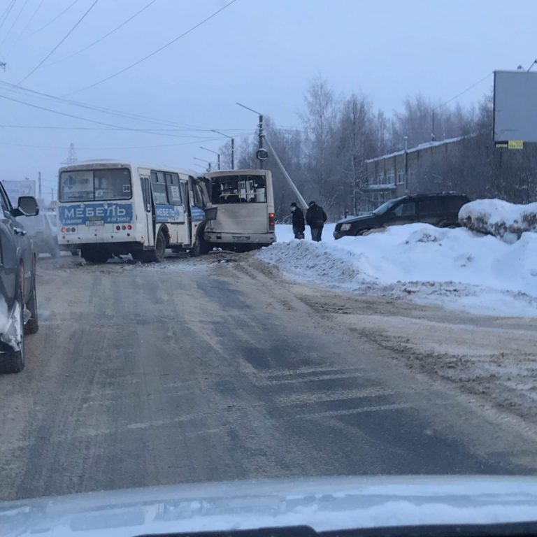 В Давыдовском микрорайоне водителю ПАЗика стало плохо за рулем (ВИДЕО)