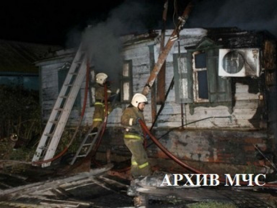 Подробности пожара в Костромском районе: дом сгорел почти полностью, хозяин получил серьёзные ожоги
