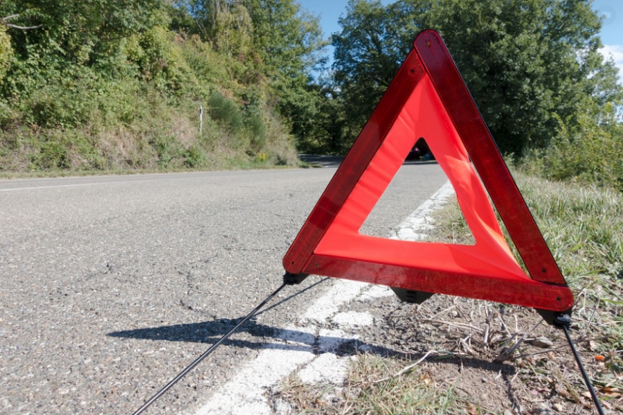 В Костромской области неизвестный водитель сбил и бросил на дороге пешехода