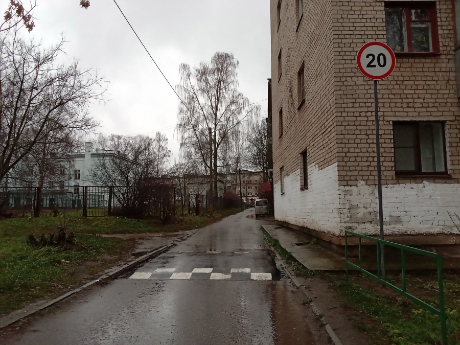 Дорога в одну из школ Костромы стала более безопасной