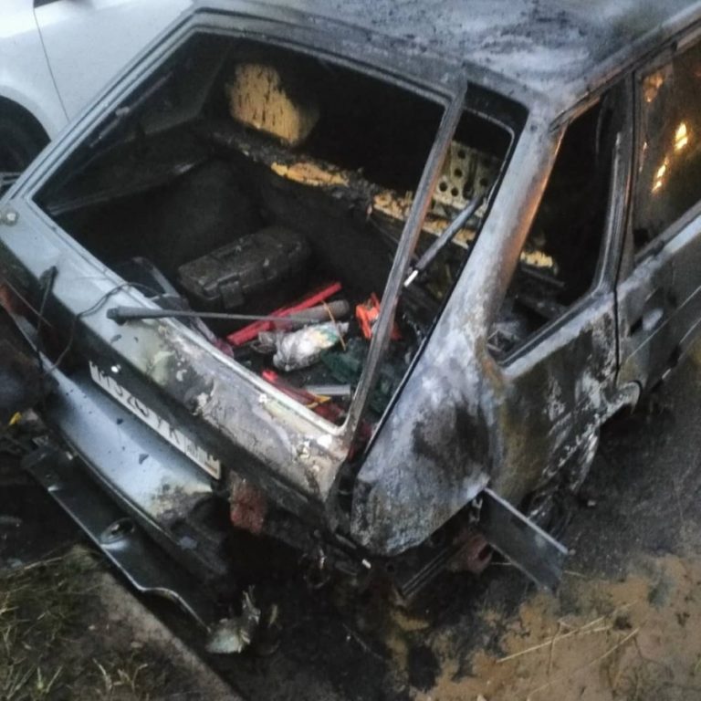 Рано утром в Костроме сгорел автомобиль