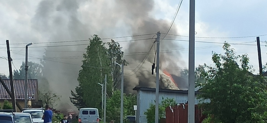 В Костромской области жилой дом загорелся из-за удара молнии