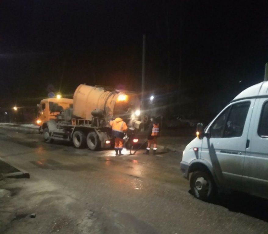 В Костроме за ночь на дороги вылили 40 тонн асфальта