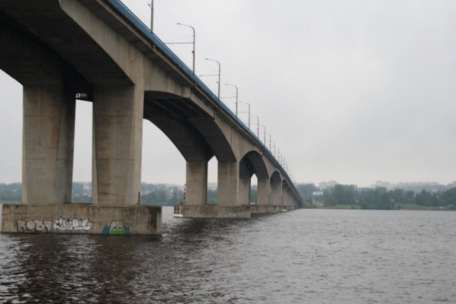 Разрушение моста через Волгу взволновало костромичей