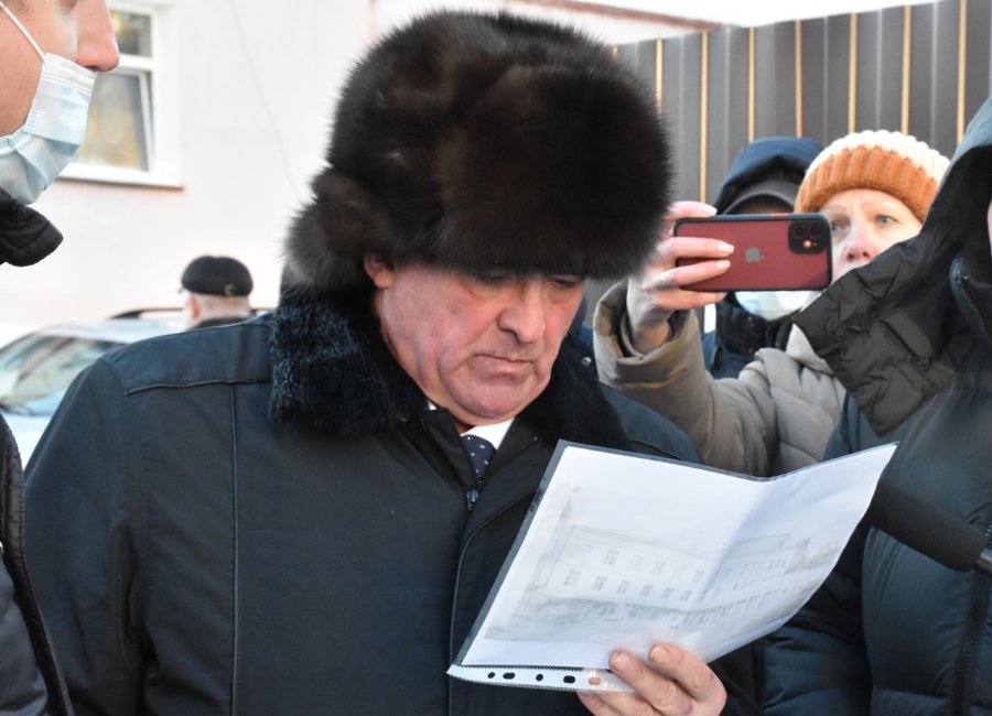 В погоне за трендами: губернатор Сергей Ситников снова удивил всех своим внешним видом (ФОТО)