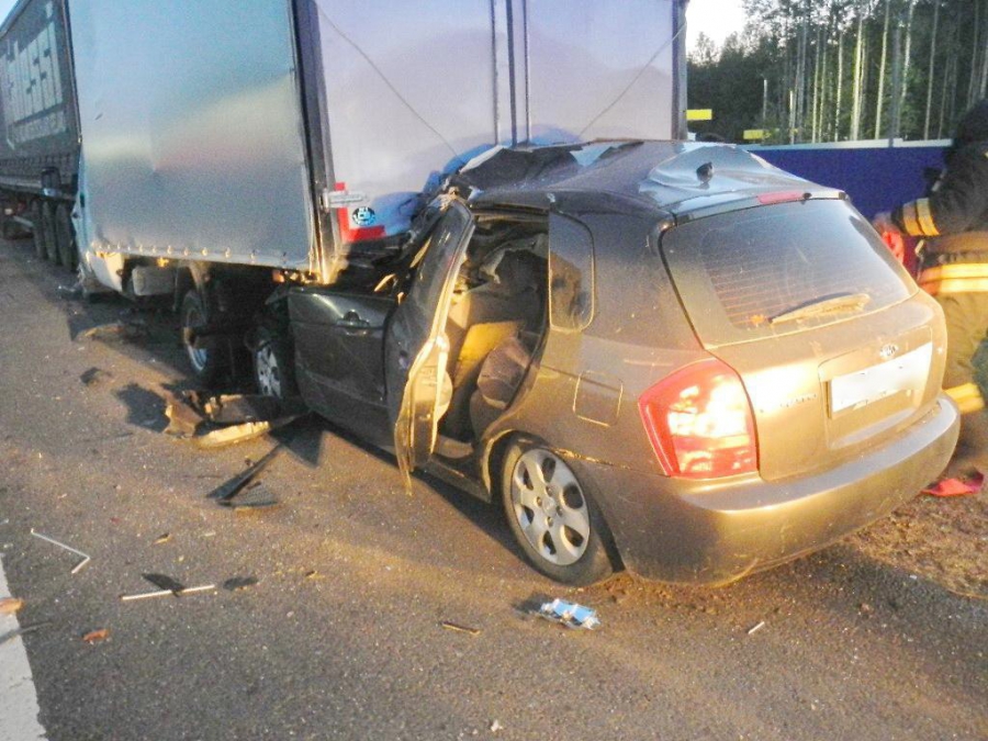 В Костромской области легковушка влетела в Газель: водитель погиб на месте