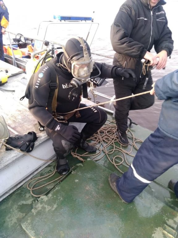 Костромские водолазы обнаружили тело одного из пропавших охотников