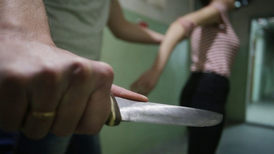 В Мантурово задержали мужчину, который бросался на людей с ножом