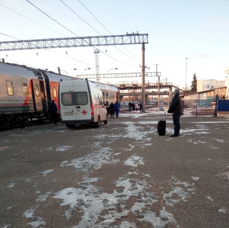 Пассажира с подозрительным кашлем едва не ссадили с поезда в Костроме