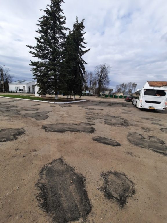 Жителей поселка под Костромой до слез удивил ремонт центральной площади