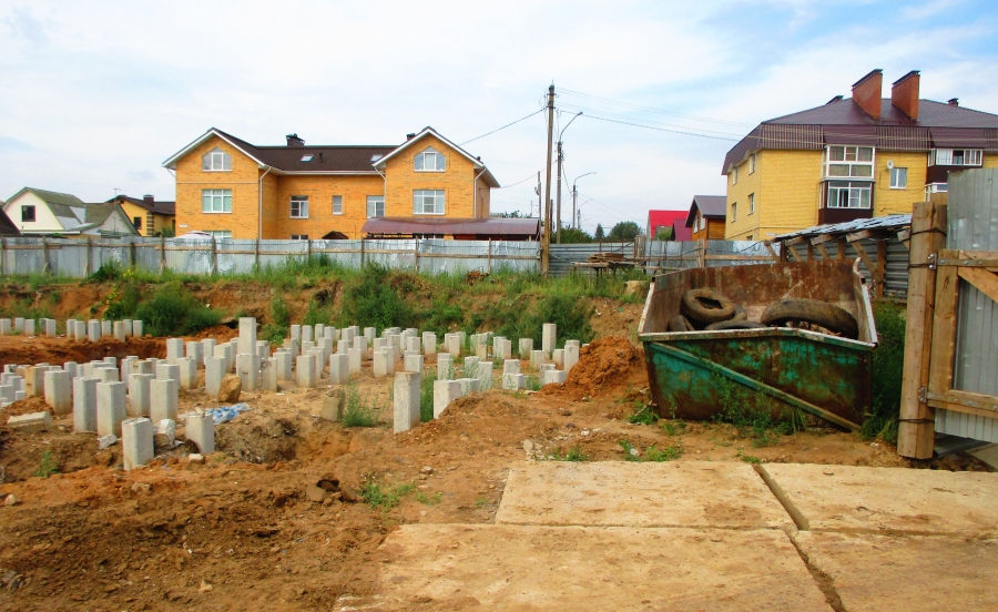 В Костроме продолжают нарушать правила содержания строительных площадок