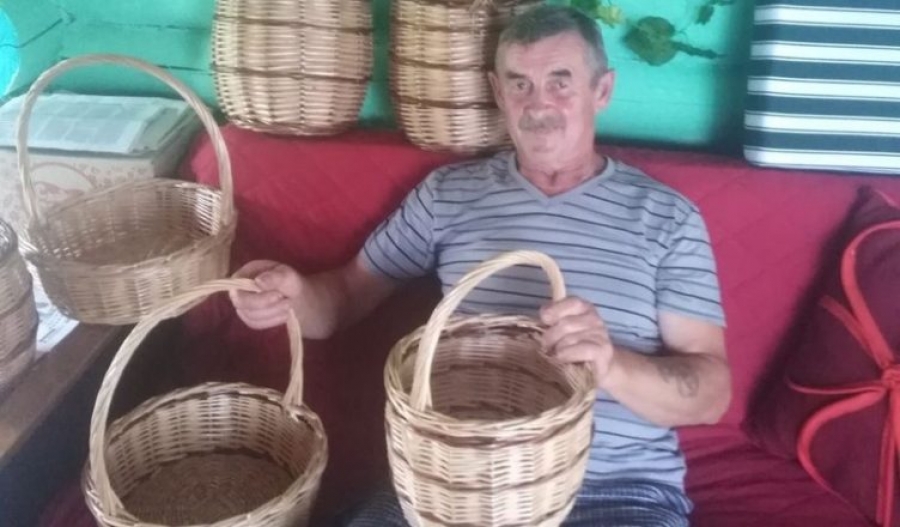 Пенсионер из Парфеньево возрождает древнерусское ремесло