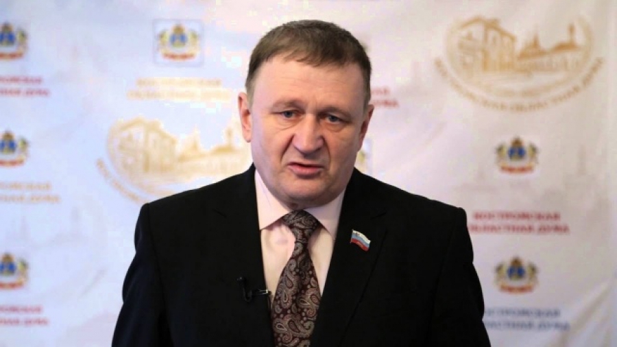Депутата Костромской областной думы поймали на нарушении масочного режима