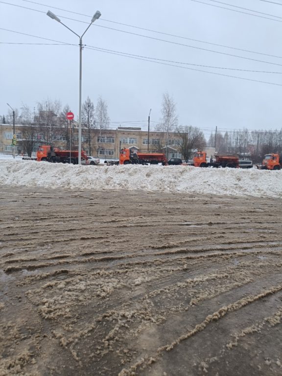 Костромичи обрушились с нещадной критикой на чиновников за плохую организацию уборки снега на улицах города