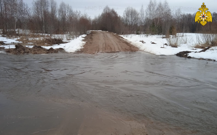 В Костромской области паводком затопило дорогу к трем деревням