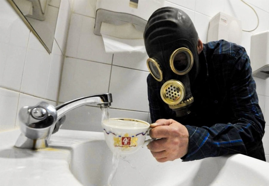 В Костроме воду с резким химическим запахом власти назвали “нормальной” и безопасной для здоровья
