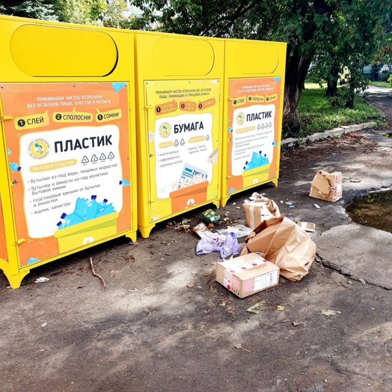 Костромичи завалили мусором контейнеры «Добропластика»