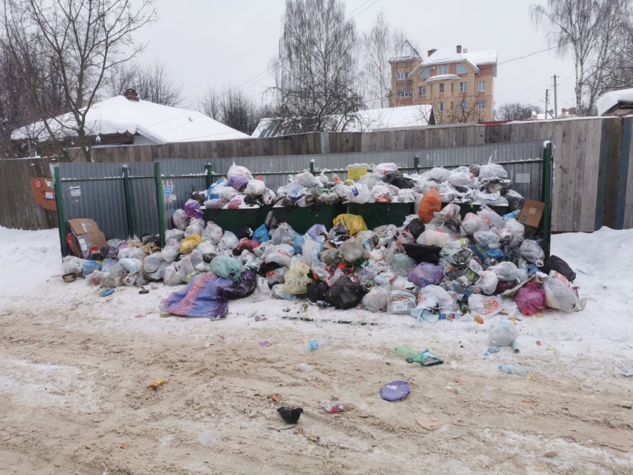 Сергей Ситников потребовал вывозить мусор не только по жалобам, а везде