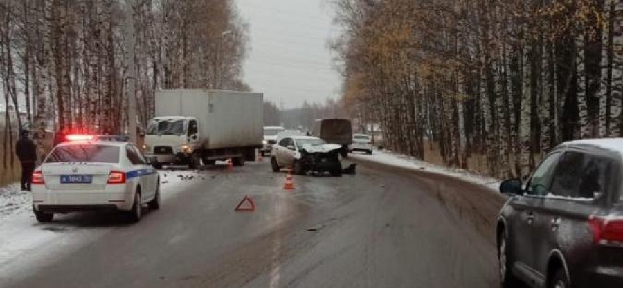 В Костроме автоледи на КИА не учла погодные условия и устроила ДТП