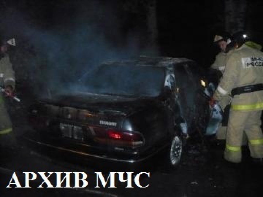 В Костроме ночью загорелся автомобиль